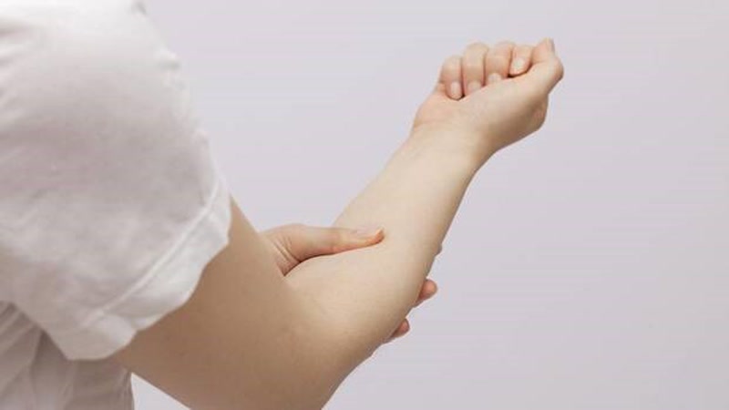 عوامل موثر در ایجاد درد در دست راست چیست؟