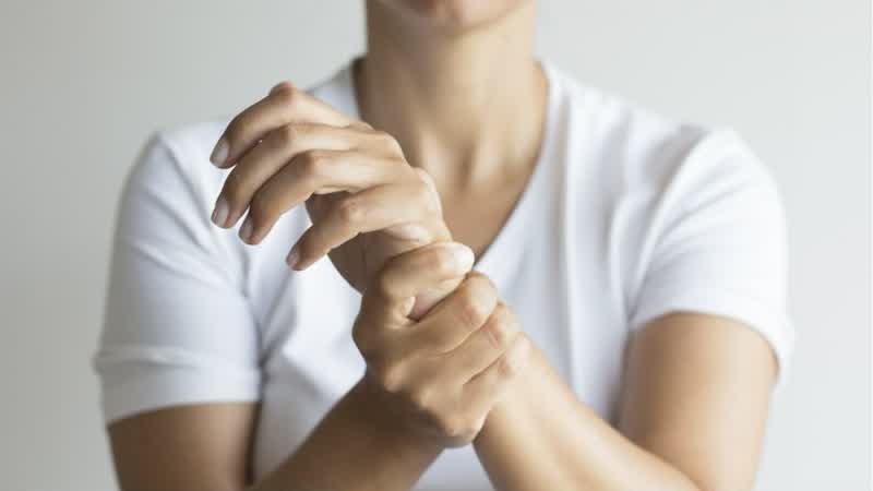 عوامل موثر در ایجاد درد در دست راست چیست؟