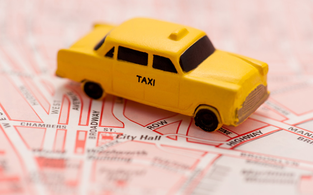 تناقض در گفتار و رفتار تامین اجتماعی؛ از پیامک انبوه تا تهدید بازنشستگان فعال در تاکسیهای اینترنتی