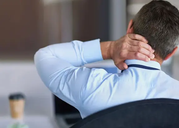 شکستن قولنج گردن؛ عادت سادهای که ممکن است خطرساز شود