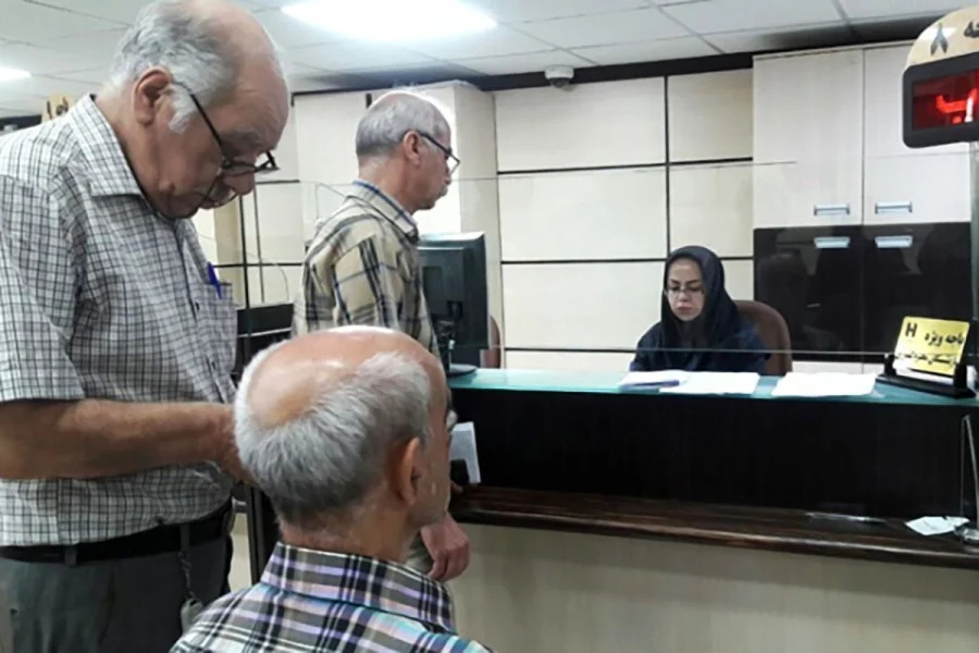 بازنشستگان بین نان و دارو / بحران درمان وارد مرحله تازه‌ای شد